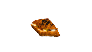 Croissant z łososiem, jajkiem i serkiem miso