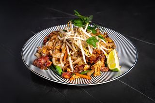 Pad Ki Mao z karmelizowaną cielęciną 