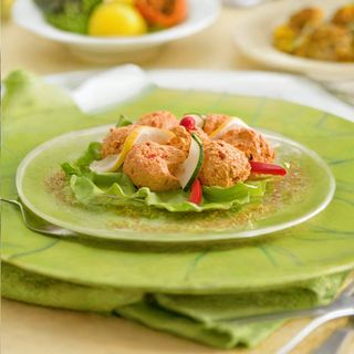 Urnebes crveni porcija