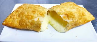 Pastel de feira  QUESO ( 25 cm aprox.)