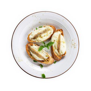 Tosta de burrata y anchoa del cantábrico