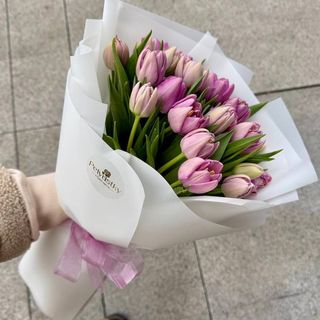 25 півонієподібних лілових тюльпанів 