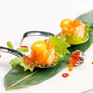 49. Salmon ikura gunkan