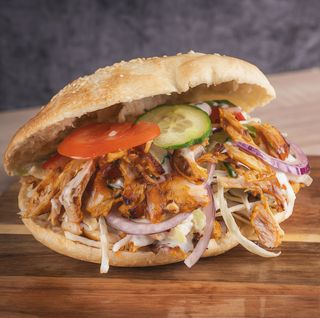 Kebab con patatas dentro