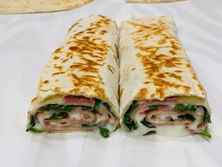 Rotolino cotto, squacquerone e rucola