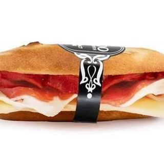 68. Presunto Gran Reserva, pimento vermelho e queijo maturado