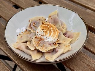 Вареники з вишнею та меренгою