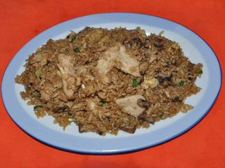 9530.Пържен ориз с пиле и гъби (700гр.) + 1 бр. Coca-Colа (330мл.)