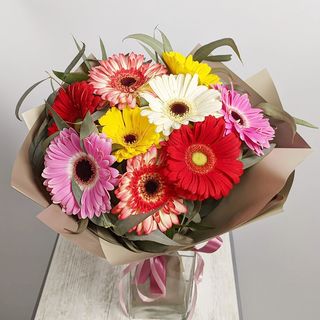 ფერადი გერბერების თაიგული 2122