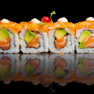 83. Ura Spicy Salmón