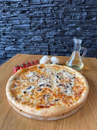 Pizza z Pieczarkami