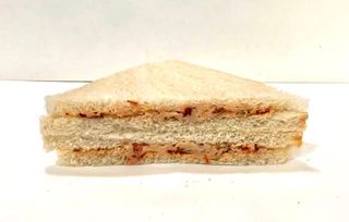 Sándwich De Atún Con Pimiento del Piquillo.