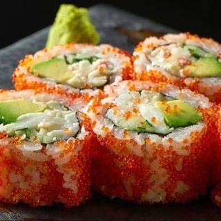 121.California Tobiko Roll (8 Pzs.)