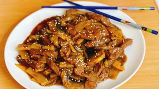 Ternera Con Bambú Y Setas Chinas