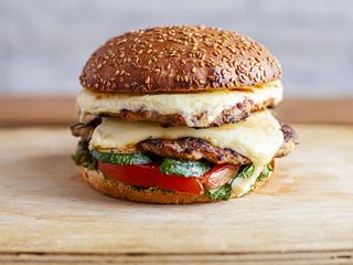 Двойной чизбургер из курицы