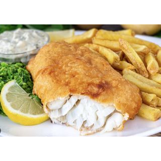 Filete de merluza a la romana con papas o ensalada