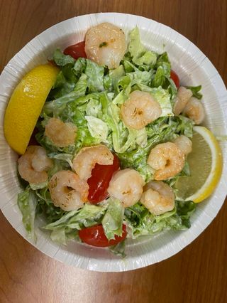 Салата с авокадо и скариди