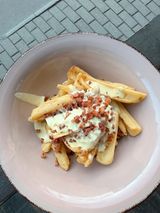 Картопляні діпи з сирним соусом