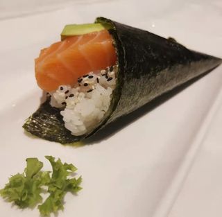 381.Temaki salmone 1 pezzo