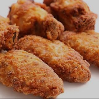 Alitas de pollo fritas (3 uds.)