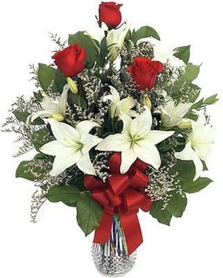 Ramo 3 rosas rojas con 2 lilium blanco