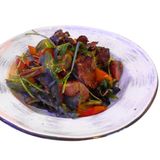 Теплый салат с кониной и языком