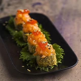 Crunchy de salmón uramaki tempura