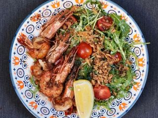 Салат Кріспі з тигровими креветками (255g)