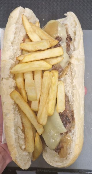 Panino con cavallo e patatine