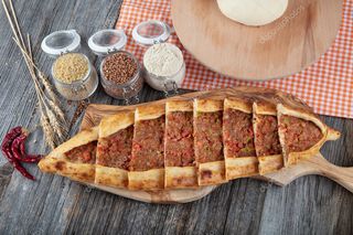 Pide di carne macinata