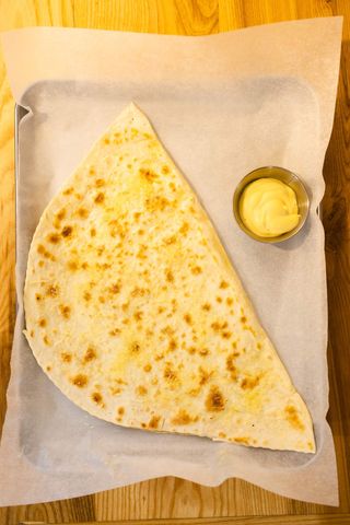 Янтик з морепродуктами сиром та томатами (290/10/30г)