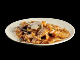 Manzo con bambu e funghi