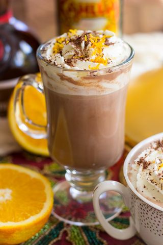 Горещ шоколад с портокал и канела