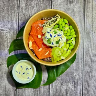 Боул з лососем люкс (385г)