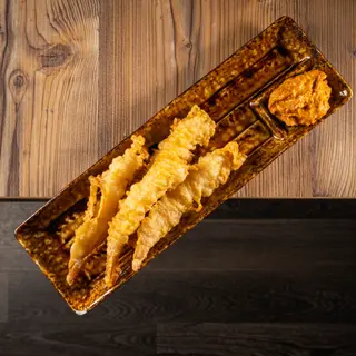 Llagostins en tempura i salsa romesco (4 unitats)