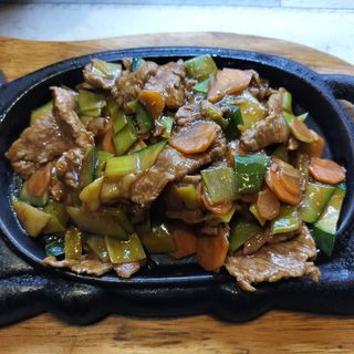 352 Vitello alla piastra con verdure