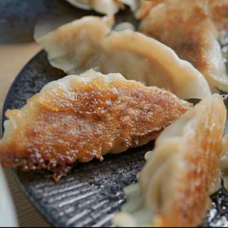 43.ravioli di manzo al griglia(4pz)煎牛肉饺子