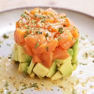 63. Tartar De Salmón Con Aguacate