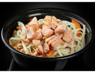 Локшина удон з лососем та овочами