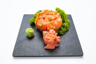 Salata Salmon tartar