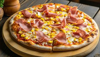 PIZZA SUNCA SI PORUMB