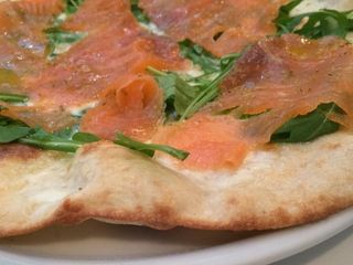 Pizza salmone