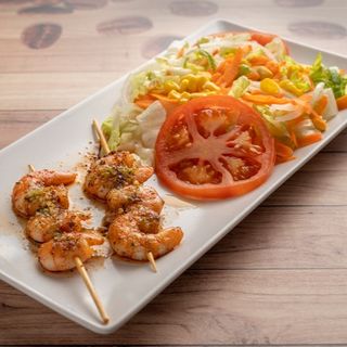 Pincho De Langostinos Con Ensalada