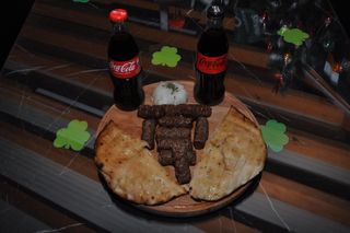 VELIKA PORCIJA ĆEVAPA + COCA-COLA