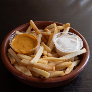 Patatas 2 Salsas (Ración)