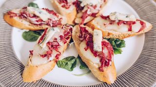 Bruschette sa goveđom pršutom