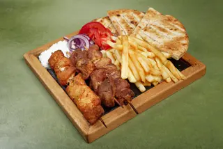 Suvlaki pileći porcija