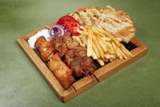 Suvlaki pileći porcija