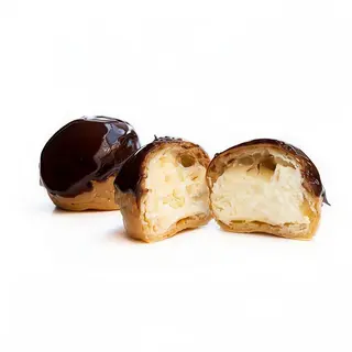 Profiteroles Con Nata