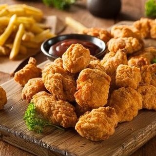 Ración De Nuggets Y Patatas